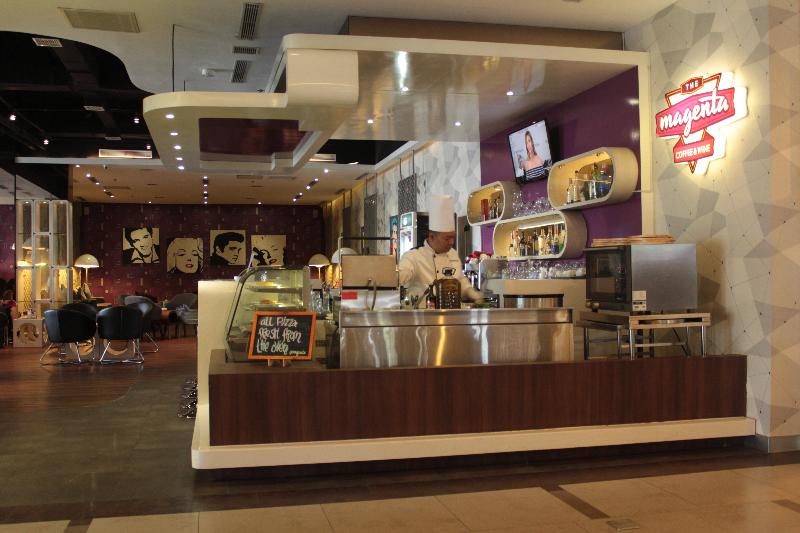 Holiday Inn Bandung Pasteur - Bar