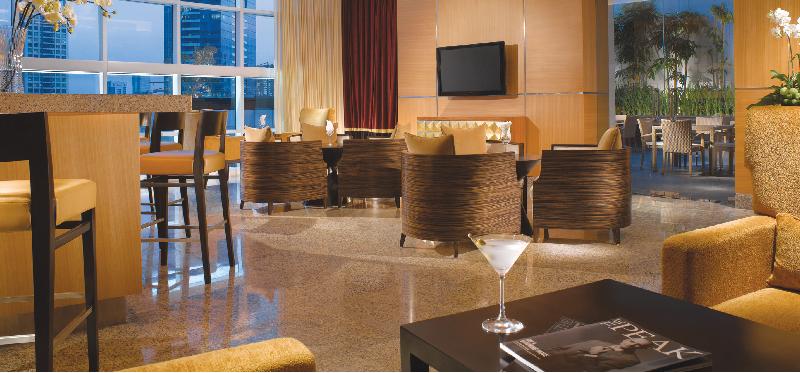 Oakwood Premier Cozmo Jakarta - Bar