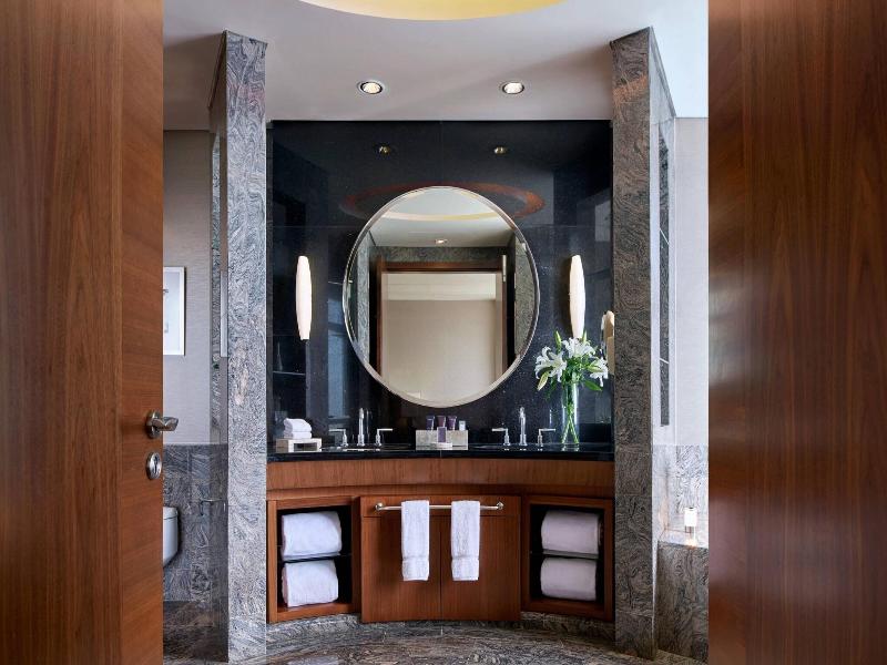 The Ritz-Carlton Jakarta, Pacific Place - Oda