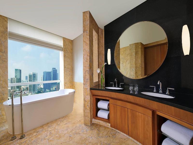 The Ritz-Carlton Jakarta, Pacific Place - Oda
