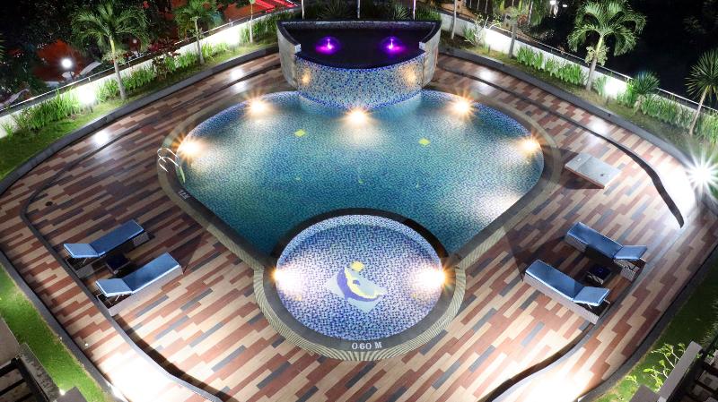 Vue Palace, ARTOTEL Curated Hotel - Havuz
