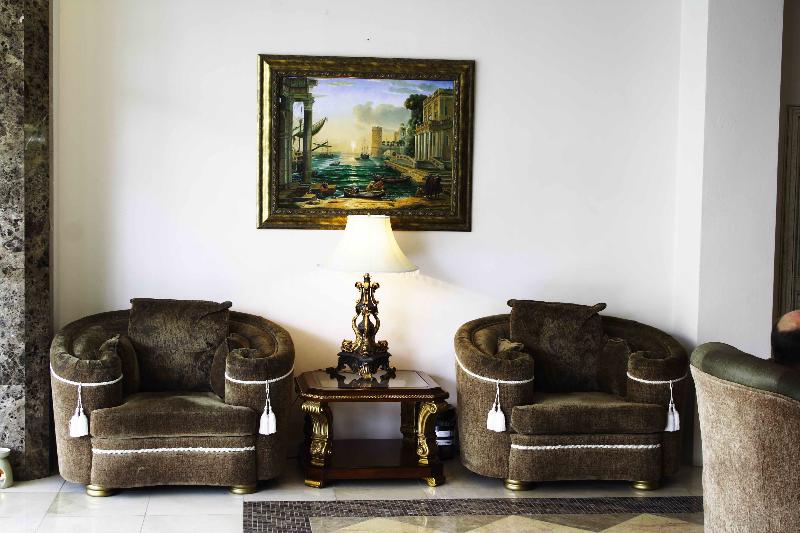 Four Seasons Place - Lobi