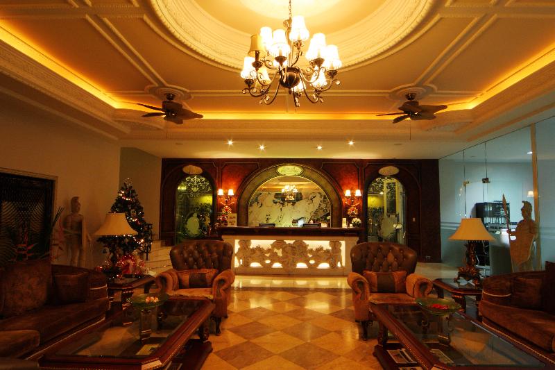 Four Seasons Place - Lobi