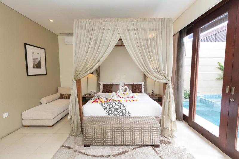 Pradha Villas Seminyak - Oda