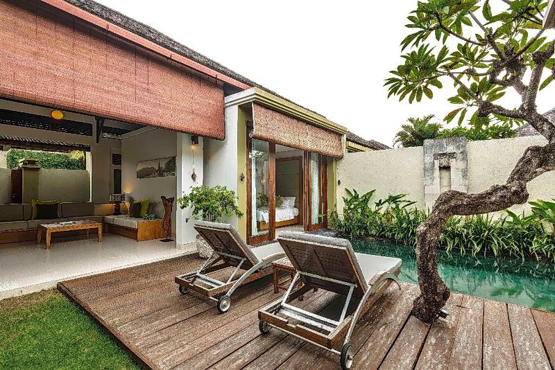 Pradha Villas Seminyak - Havuz