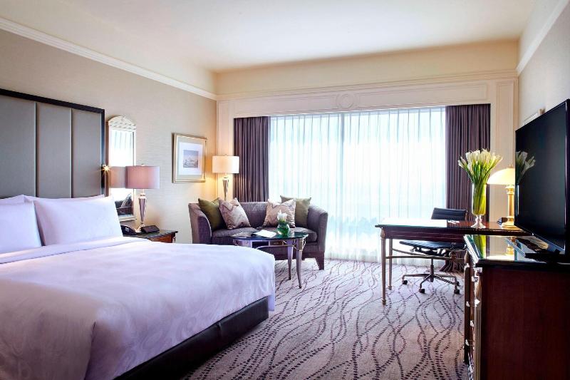 JW Marriott Hotel Surabaya - Oda