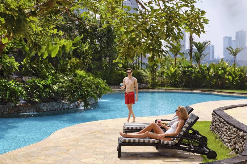 JW Marriott Hotel Surabaya - Havuz