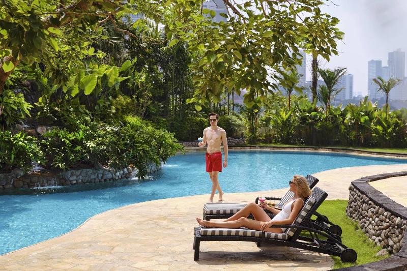 JW Marriott Hotel Surabaya - Havuz