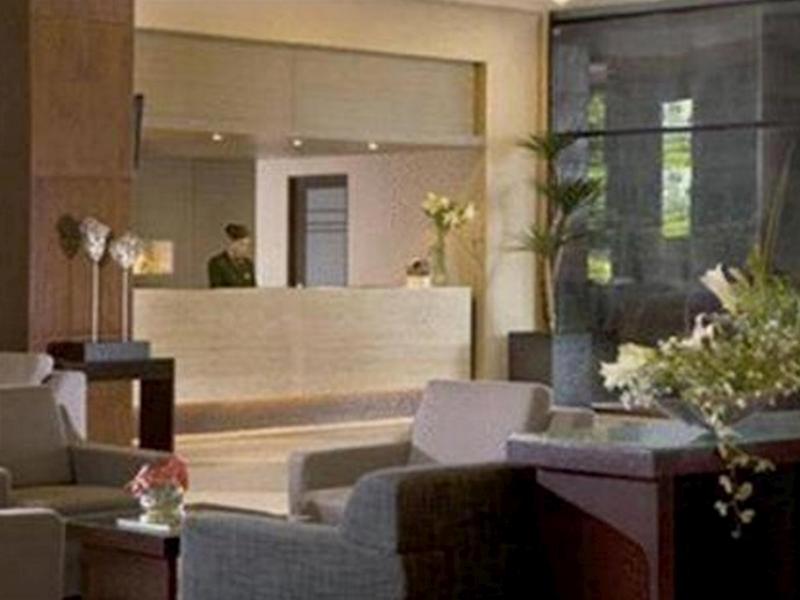 Hotel Santika Pandegiling Surabaya - Lobi