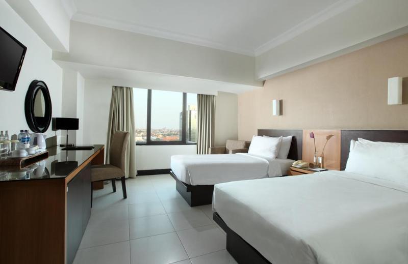 Hotel Santika Pandegiling Surabaya - Oda