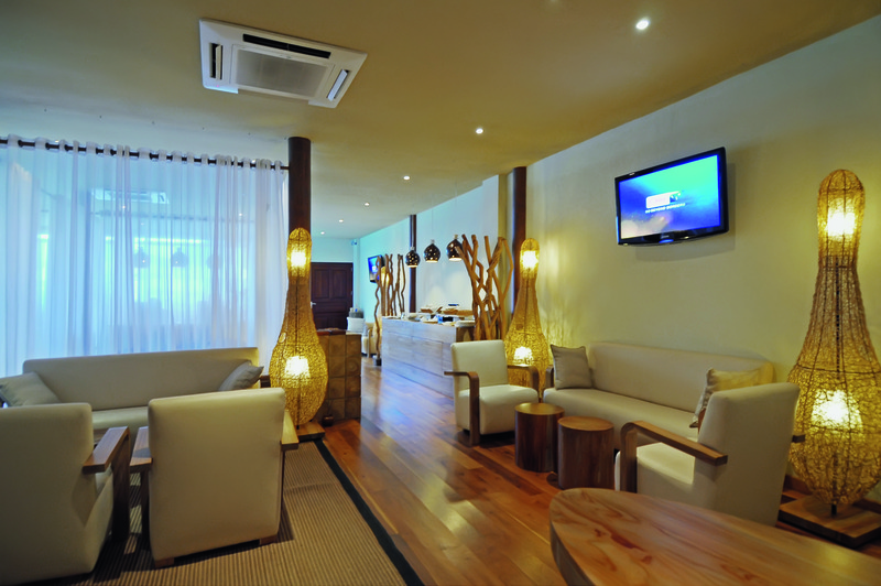 Constance Halaveli Resort - Bar