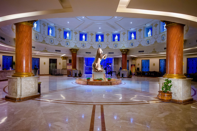 Titanic Palace - Lobi