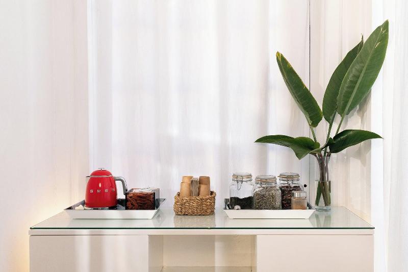Chic & Basic Born - Bar