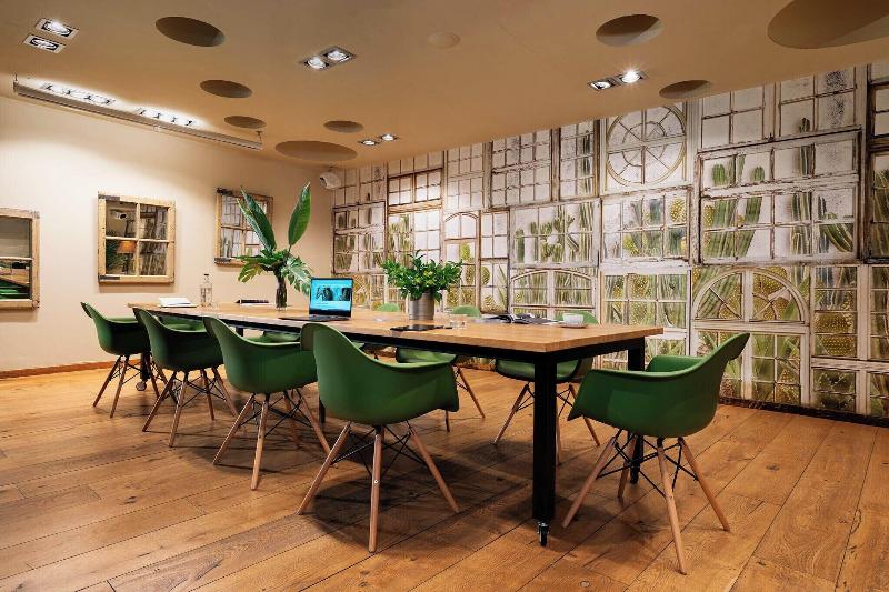 Chic & Basic Born - Toplantı