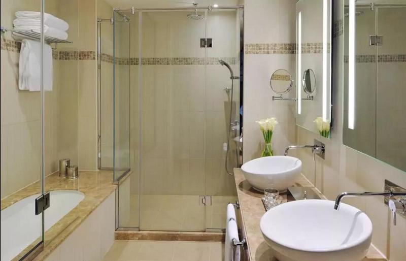 Avani Deira Dubai Hotel - Oda