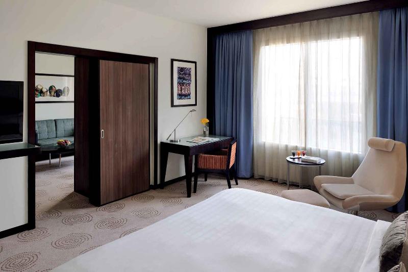 Avani Deira Dubai Hotel - Oda