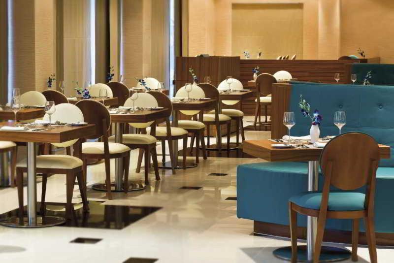 Avani Deira Dubai Hotel - Restoran