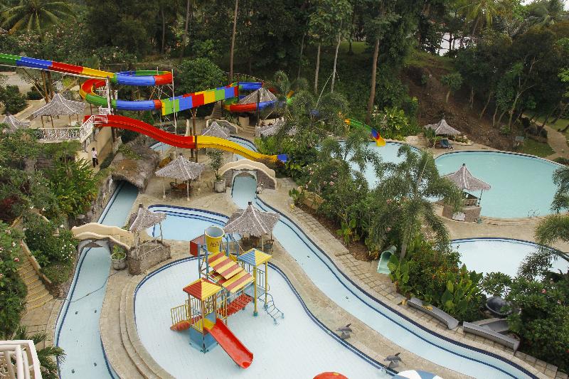 Hawaii Resort Family Suites @ Anyer Beach - Havuz
