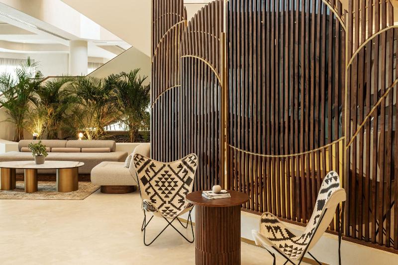 Majestic Cove Hotel - Lobi