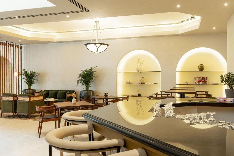 Majestic Cove Hotel - Lobi