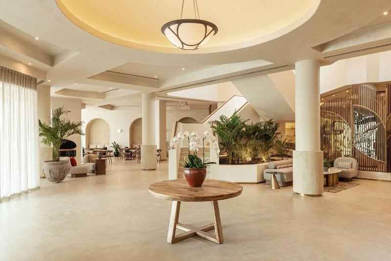 Majestic Cove Hotel - Lobi