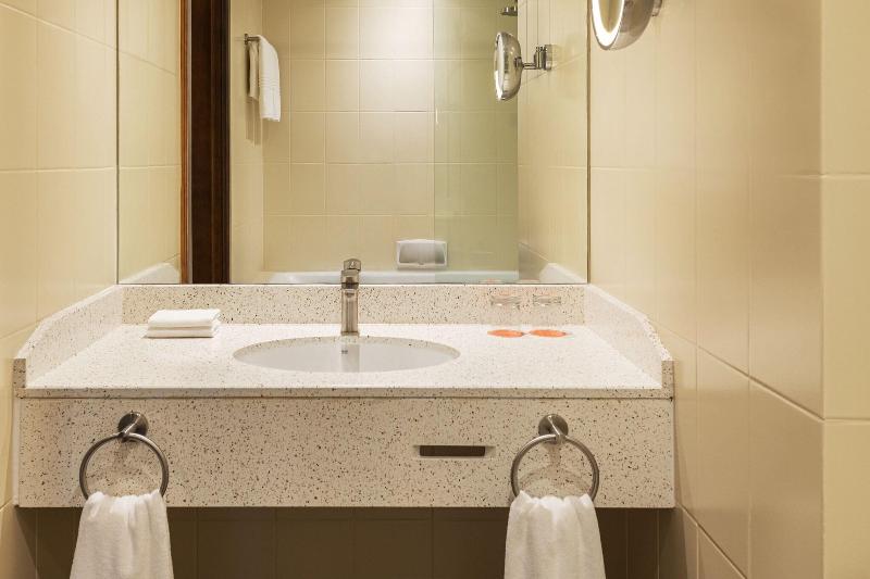 Majestic Cove Hotel - Oda
