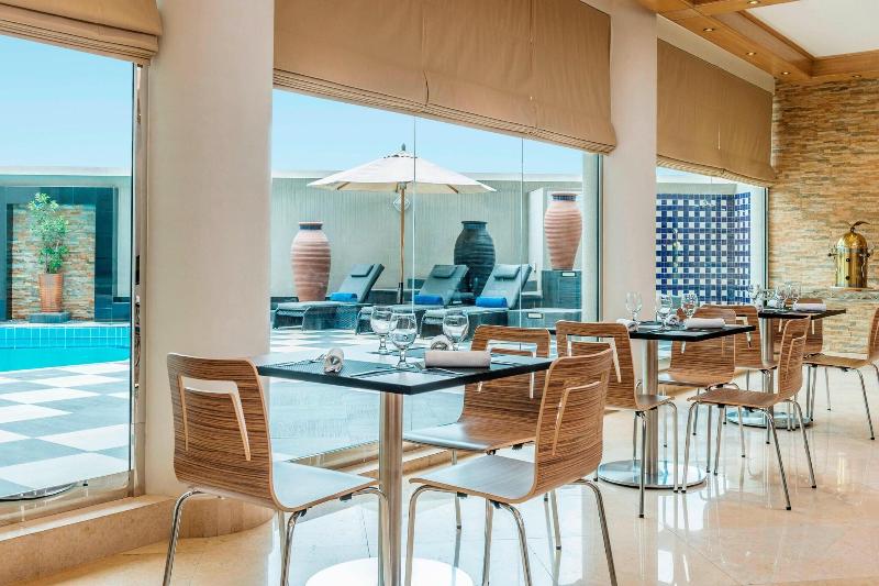Majestic Cove Hotel - Restoran