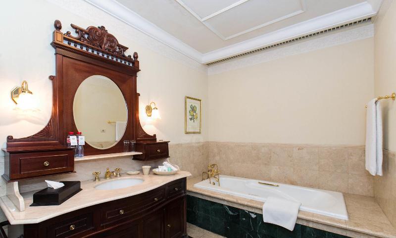 Hotel Majapahit Surabaya MGallery - Oda