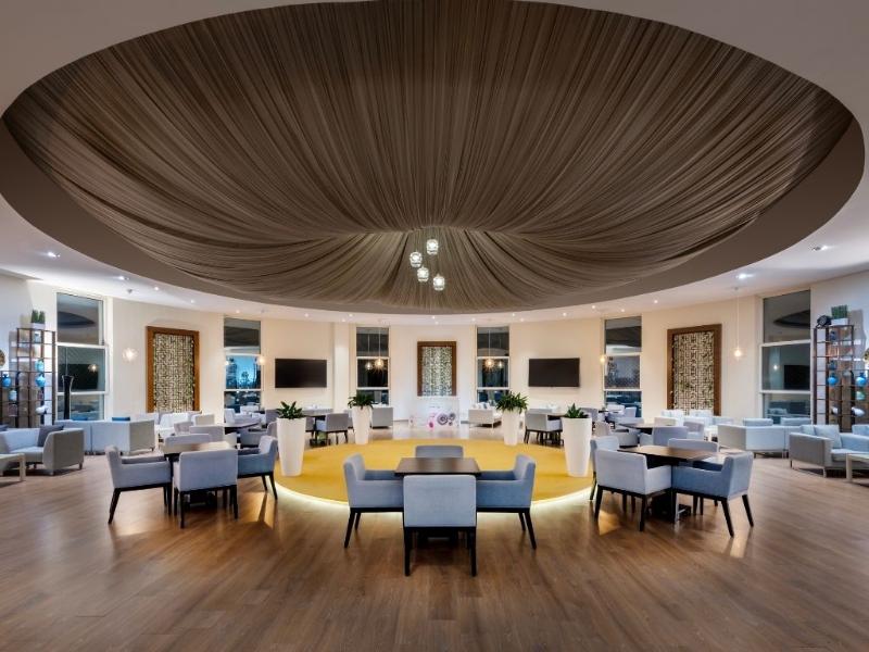 Grand Millennium Al Wahda - Bar