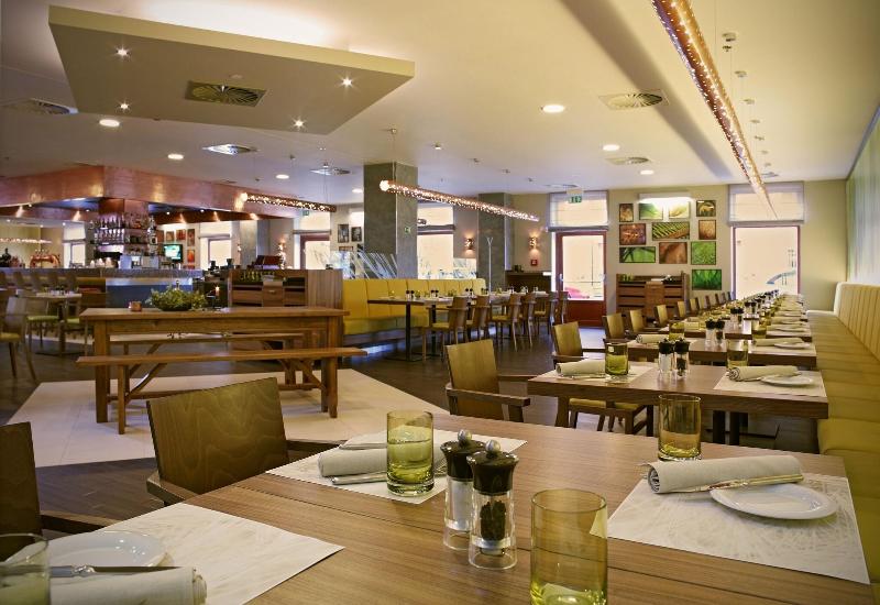 Courtyard Pilzen - Restoran