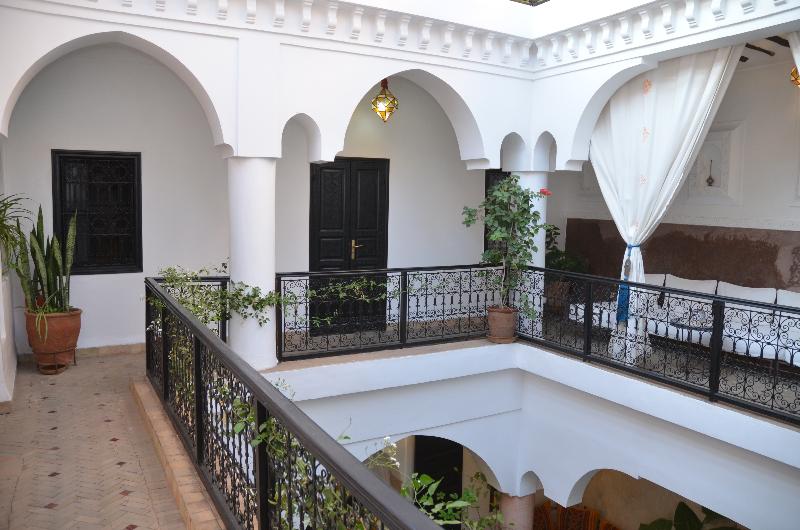 Riad Ailen - Genel