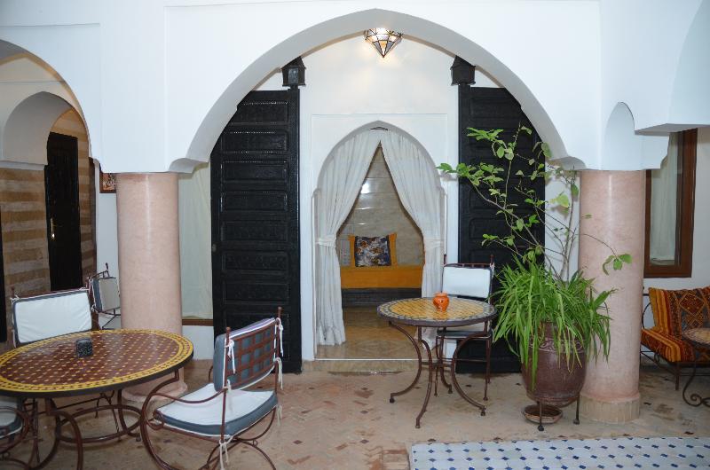 Riad Ailen - Genel