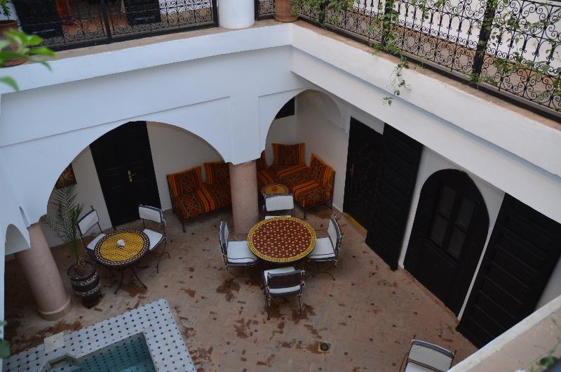 Riad Ailen - Genel