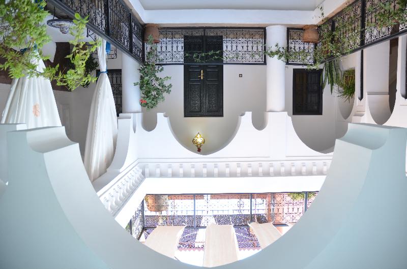 Riad Ailen - Genel