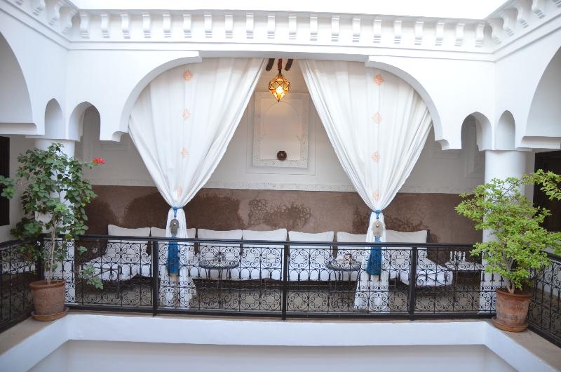Riad Ailen - Genel