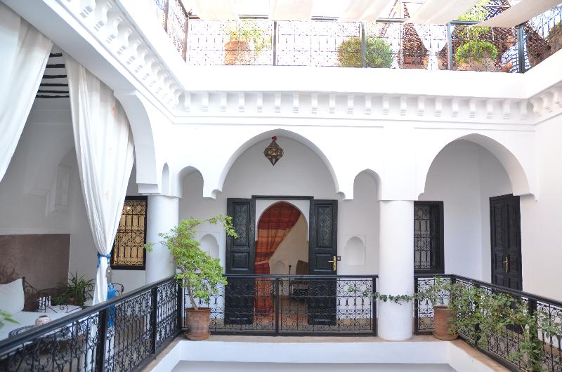 Riad Ailen - Genel