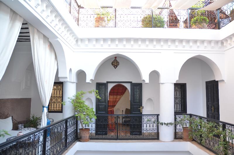 Riad Ailen - Genel