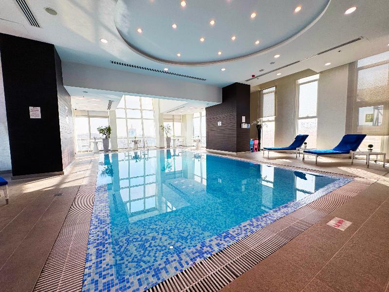 Ramada Encore Doha - Havuz