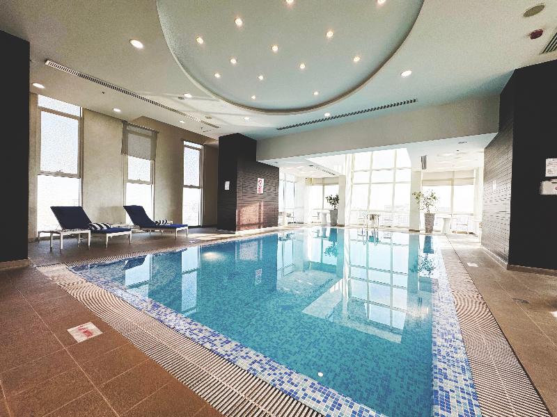 Ramada Encore Doha - Havuz
