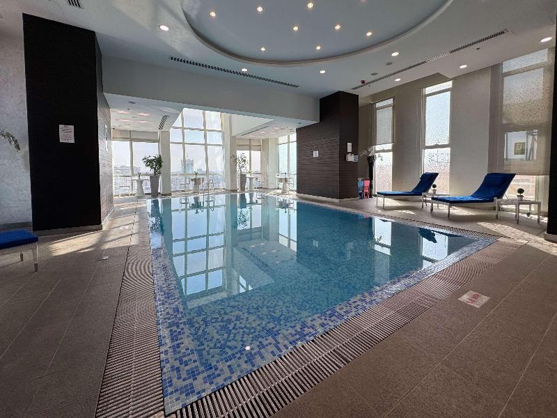 Ramada Encore Doha - Havuz