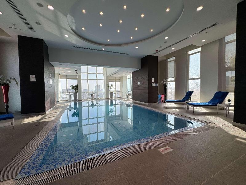 Ramada Encore Doha - Havuz