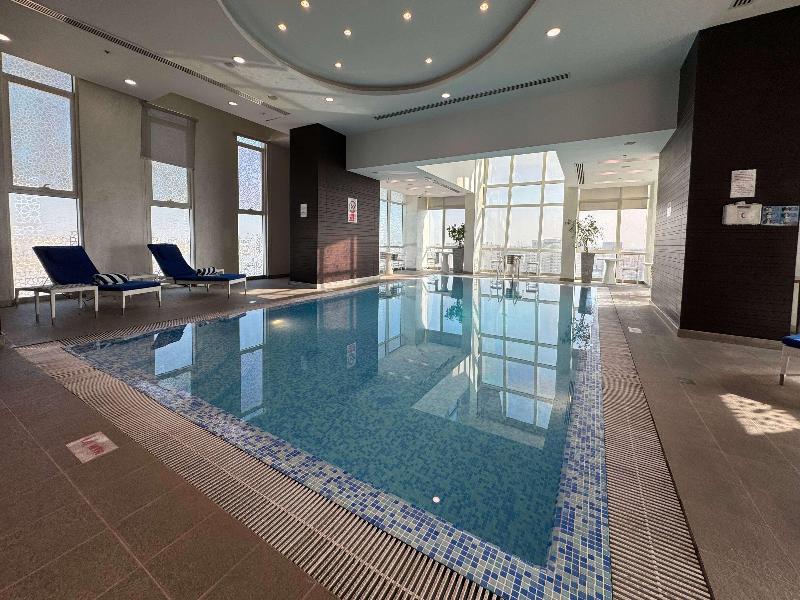 Ramada Encore Doha - Havuz