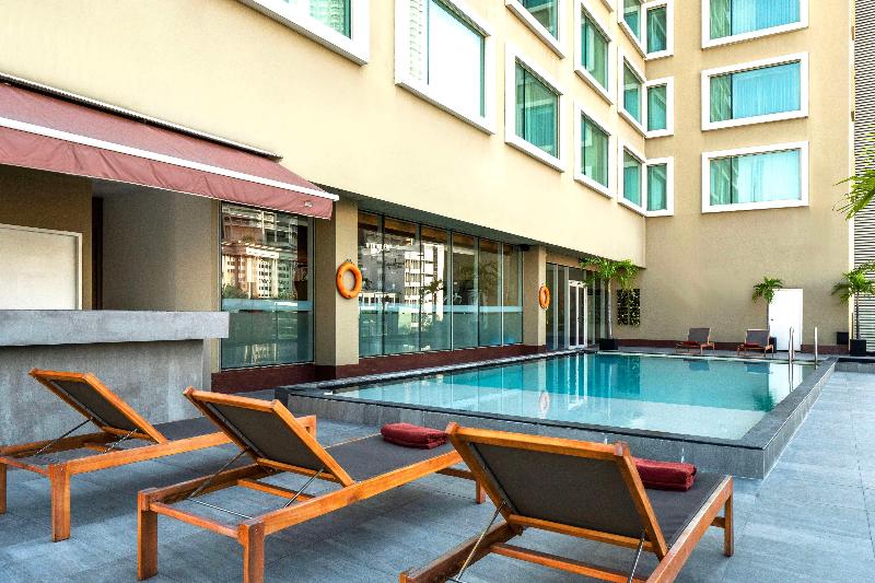 Hilton Garden Inn Bangkok Silom - Havuz