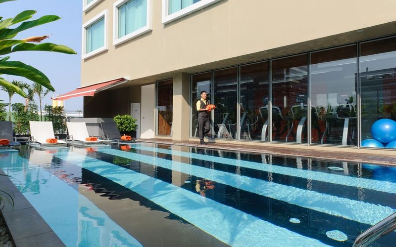 Hilton Garden Inn Bangkok Silom - Havuz