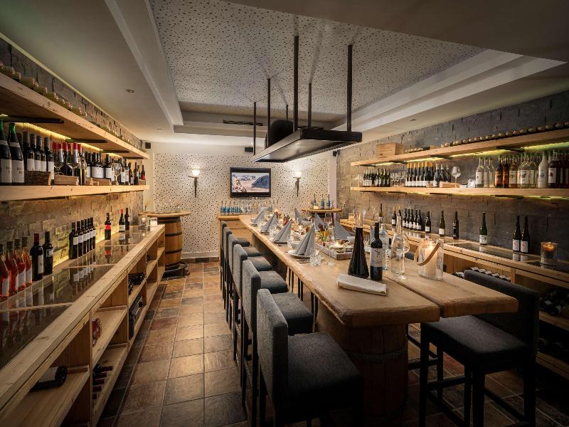 KUHOTEL Steinplatte, Trademark Col. by Wyndham - Bar
