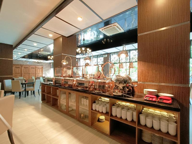 Narita Hotel Surabaya - Havuz