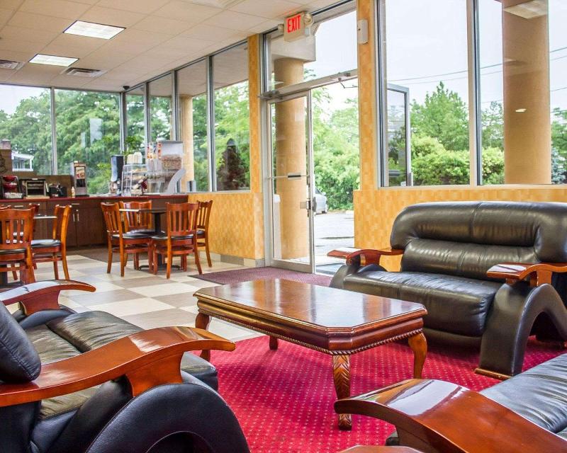 Rodeway Inn MacArthur Airport - Lobi