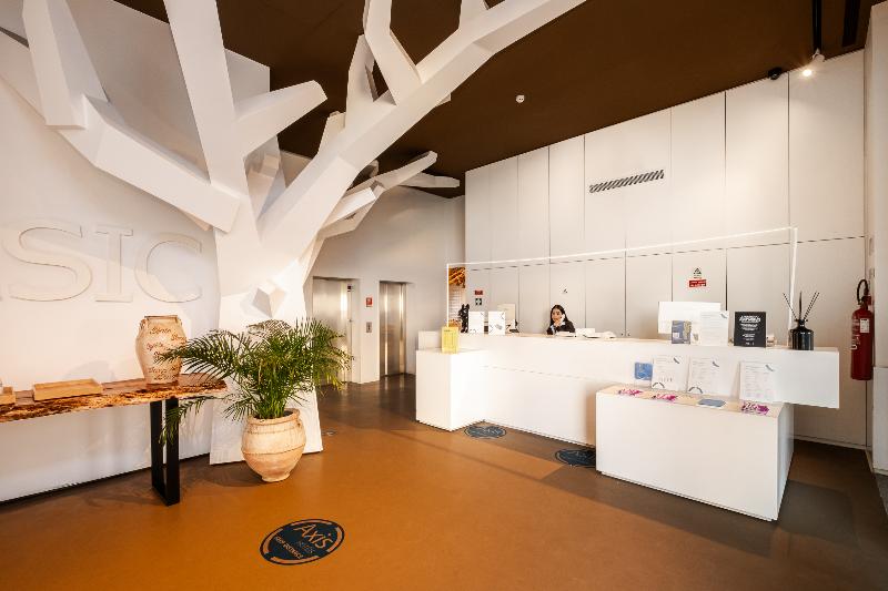 Basic Hotel Braga by Axis - Lobi