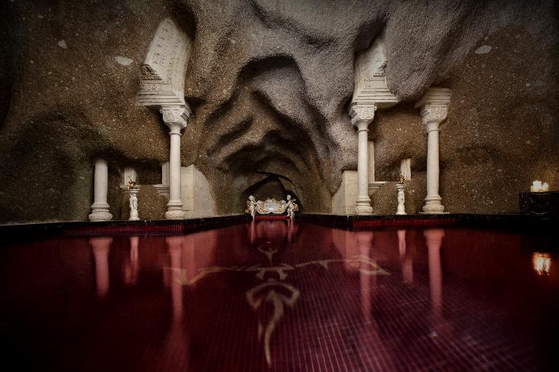 Sacred House - Havuz