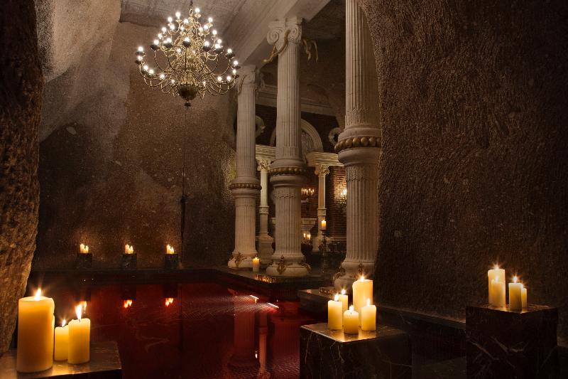 Sacred House - Havuz